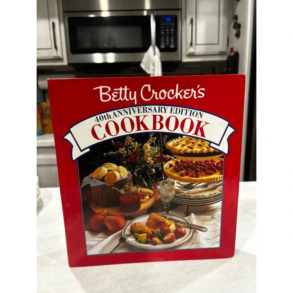 Betty Crocker's 40th Anniversary Edition Cookbook 1986 Ring Bound Binder Red